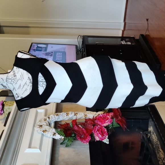 Guess Dress Small - Picture 6 of 9